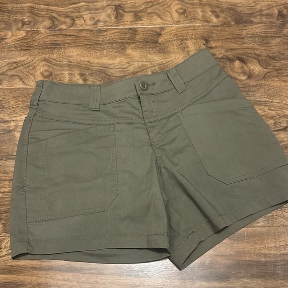 5.11 Tactical Denim Jean Shorts and Green Shorts - Picture 5 of 7
